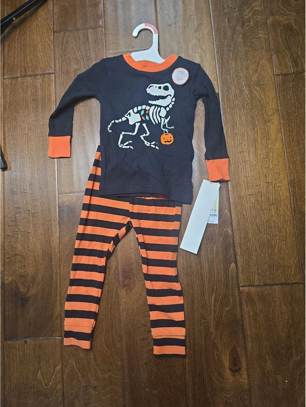 12m brands knew halloween pajamas from carter's item 68G8